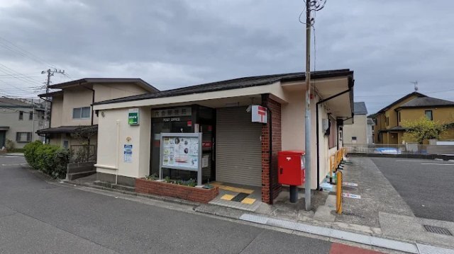 郵便局　六会郵便局（郵便局）まで1373m