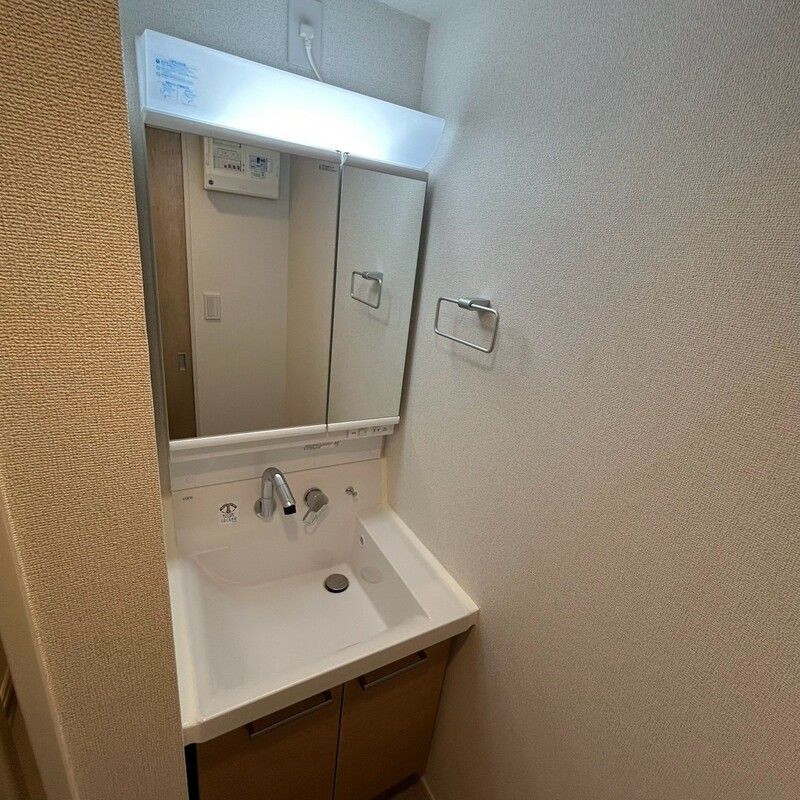 洗面設備　【仲介手数料半額】礼金なし！エアコン2基！南東向き！