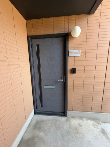 玄関　毎日の暮らしをやさしく迎える玄関です。