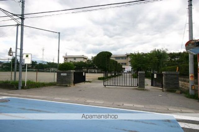 小学校　島内小学校（小学校）まで848m