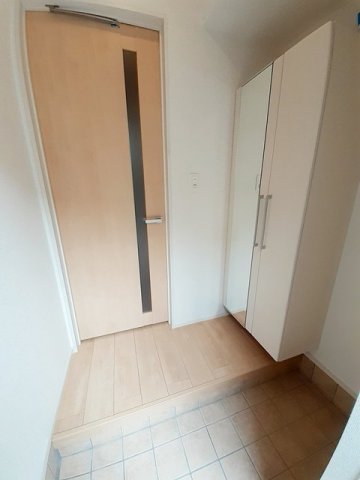 玄関　収納もある玄関です
