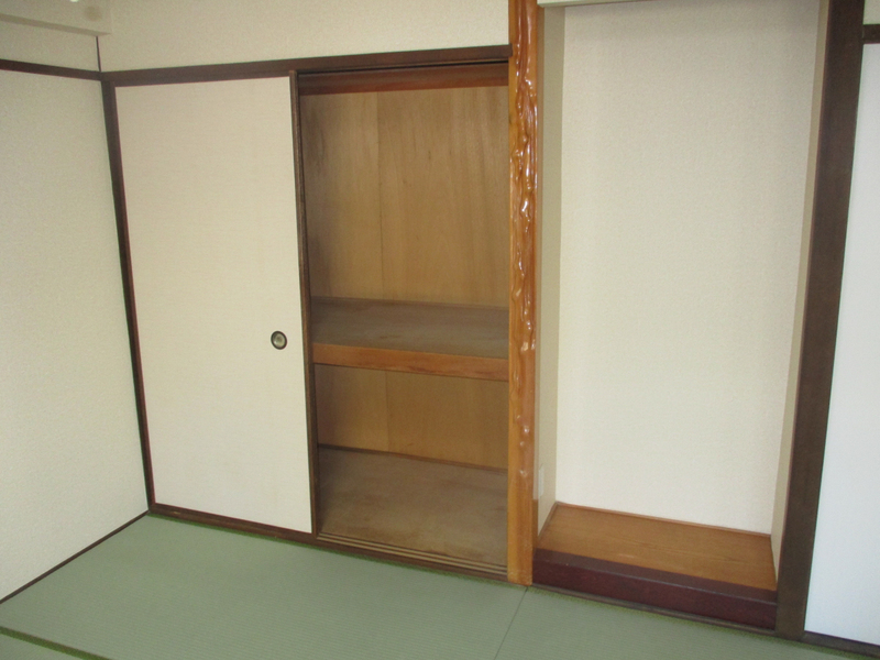 収納　押入