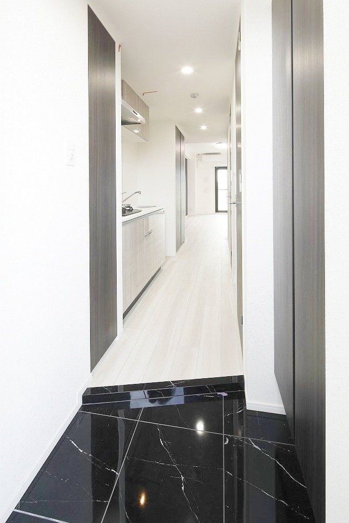 玄関　※同タイプの別のお部屋です。