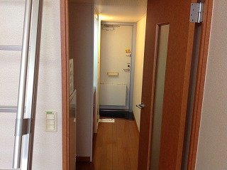 レオパレス虹の架け橋の玄関写真