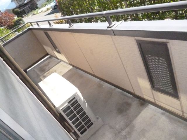 バルコニー　南向きで広いベランダ