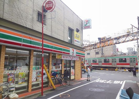 コンビニ　セブンイレブン墨田鐘ヶ淵駅前店（コンビニ）まで104m