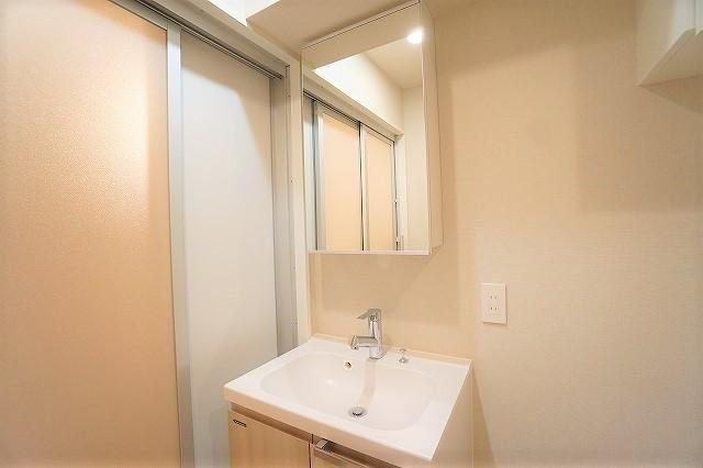 洗面設備　別部屋参照写真