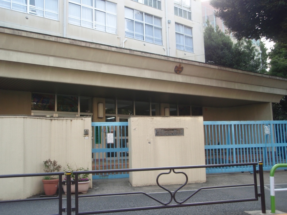 小学校　文京区立関口台町小学校（小学校）まで722m