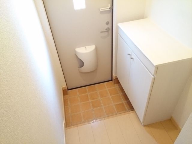 ブリーゼ行基の玄関写真