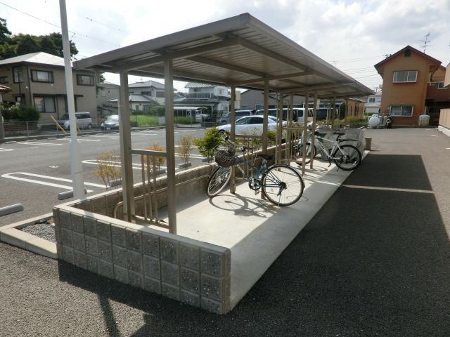 その他共有部分　嬉しい駐輪場です。