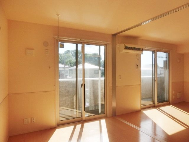 その他部屋・スペース　窓も大きく明るいですね