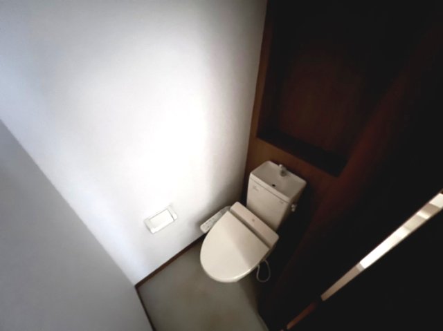 トイレ　※室内の写真は別号室のものになります。