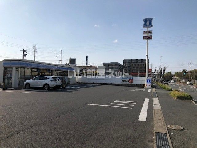 コンビニ　ローソン八幡下上津役一丁目店（コンビニ）まで682m