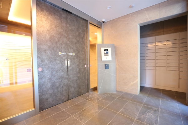 プレイス知事公館前の外観写真