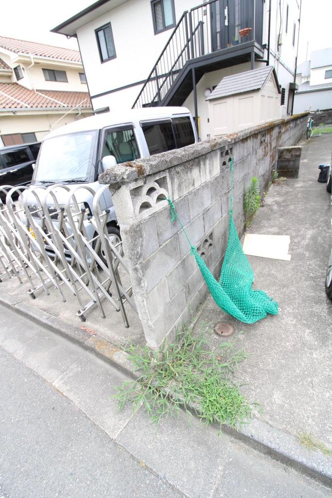 ＪＲ中央線 西八王子駅 バス乗車時間：10分 最寄りバス停で下車 徒歩3分 2階建 築33年の外観写真