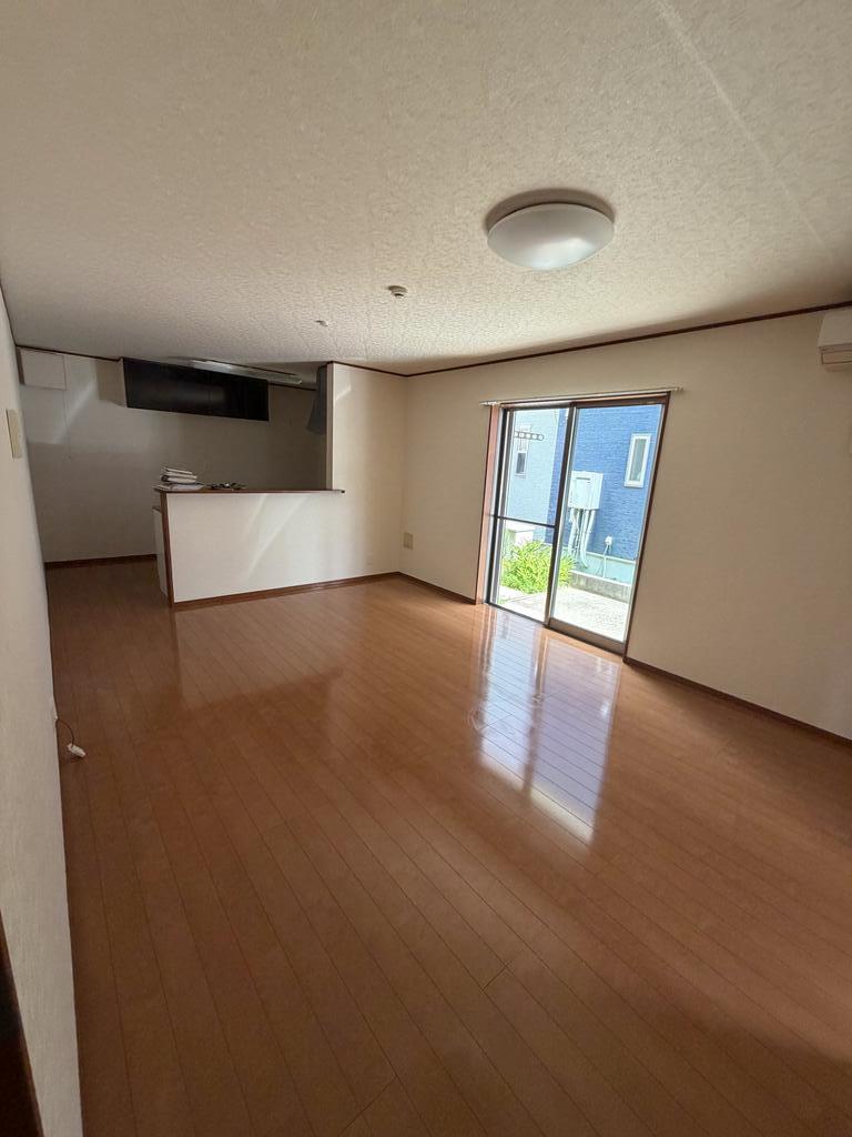 南鎌ヶ谷一丁目戸建の居間写真