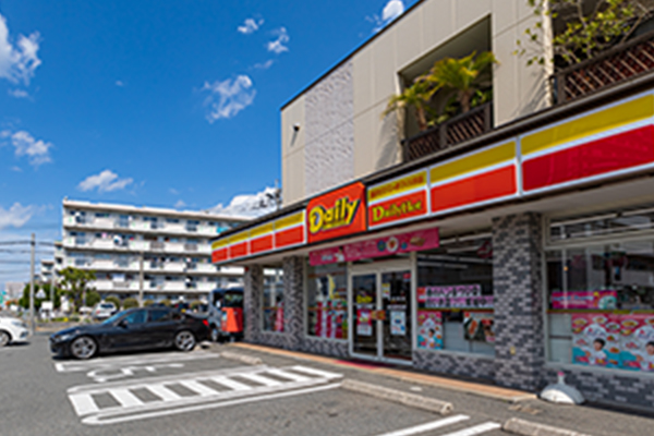 コンビニ　デイリーヤマザキ福岡上山門店（コンビニ）まで70m
