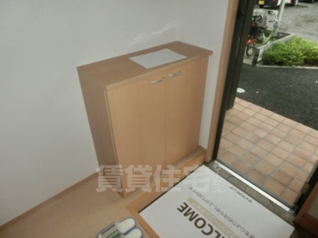 京王相模原線 調布駅 バス乗車時間：15分 最寄りバス停で下車 徒歩5分 2階建 築17年の玄関写真