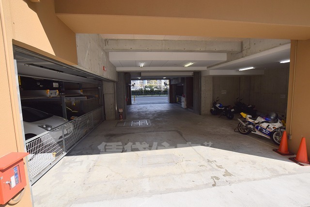 地下鉄御堂筋線 新大阪駅 徒歩2分 15階建 築18年の外観写真