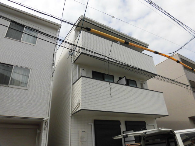 建物外観　白を基調とした清潔感のある外観です