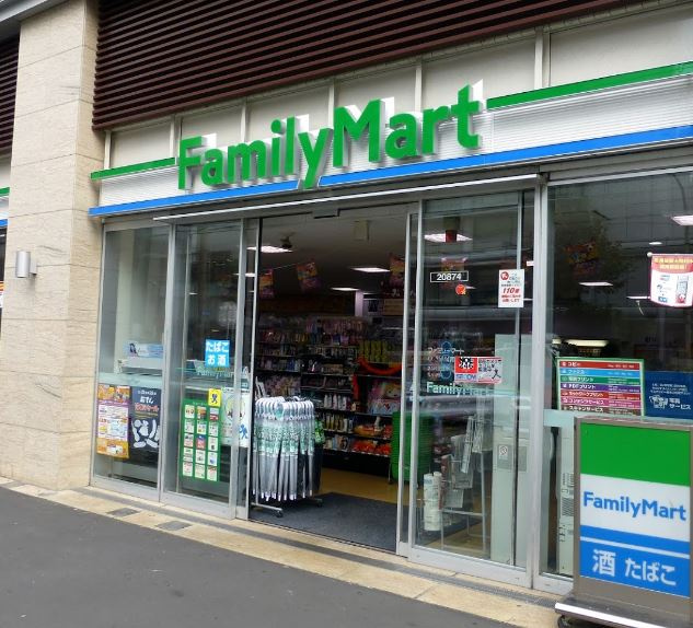 コンビニ　ファミリーマート小浦目黒青葉台店（コンビニ）まで192m