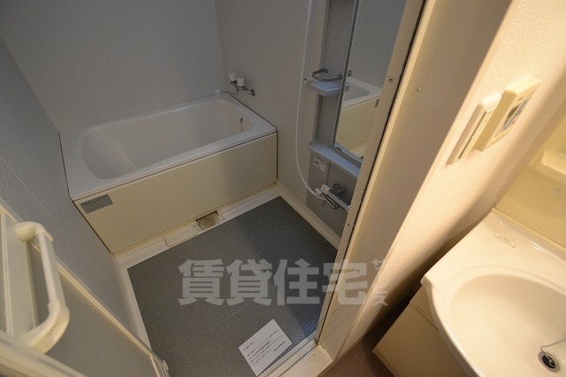 地下鉄御堂筋線 江坂駅 徒歩2分 15階建 築23年の風呂写真