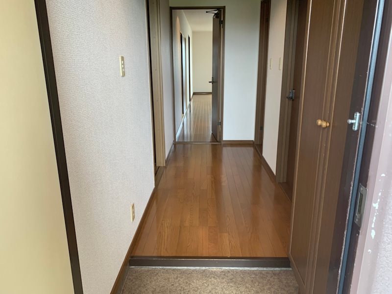 ロイヤルレインボー中主の玄関写真