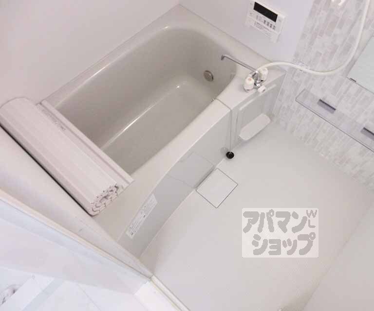 バス・シャワールーム　ゆったり浸かれるお風呂です・