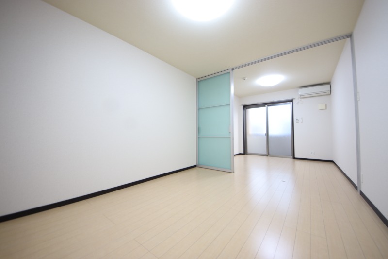 阪神本線 出屋敷駅 徒歩8分 3階建 築15年の居間写真