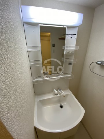 洗面設備　レジデア西本町　独立洗面化粧台