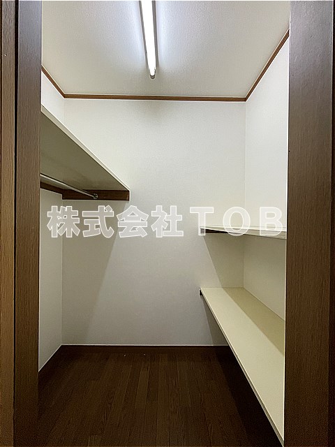 収納　洋室６帖　ウォークインクローゼット※クリーニング中の写真
