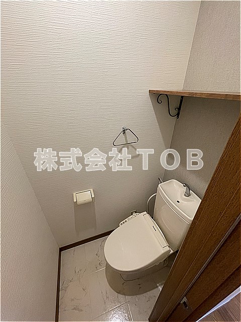 トイレ　※クリーニング中の写真