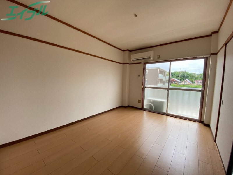 居室・リビング　同物件別部屋参考写真です。