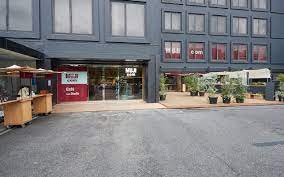 ショッピングセンター　無印良品MUJI　com武蔵野美術大学市ヶ谷キャンパス店（ショッピングセンター）まで884m