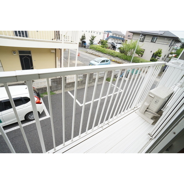 バルコニー　毎日の洗濯物干しにお使いください