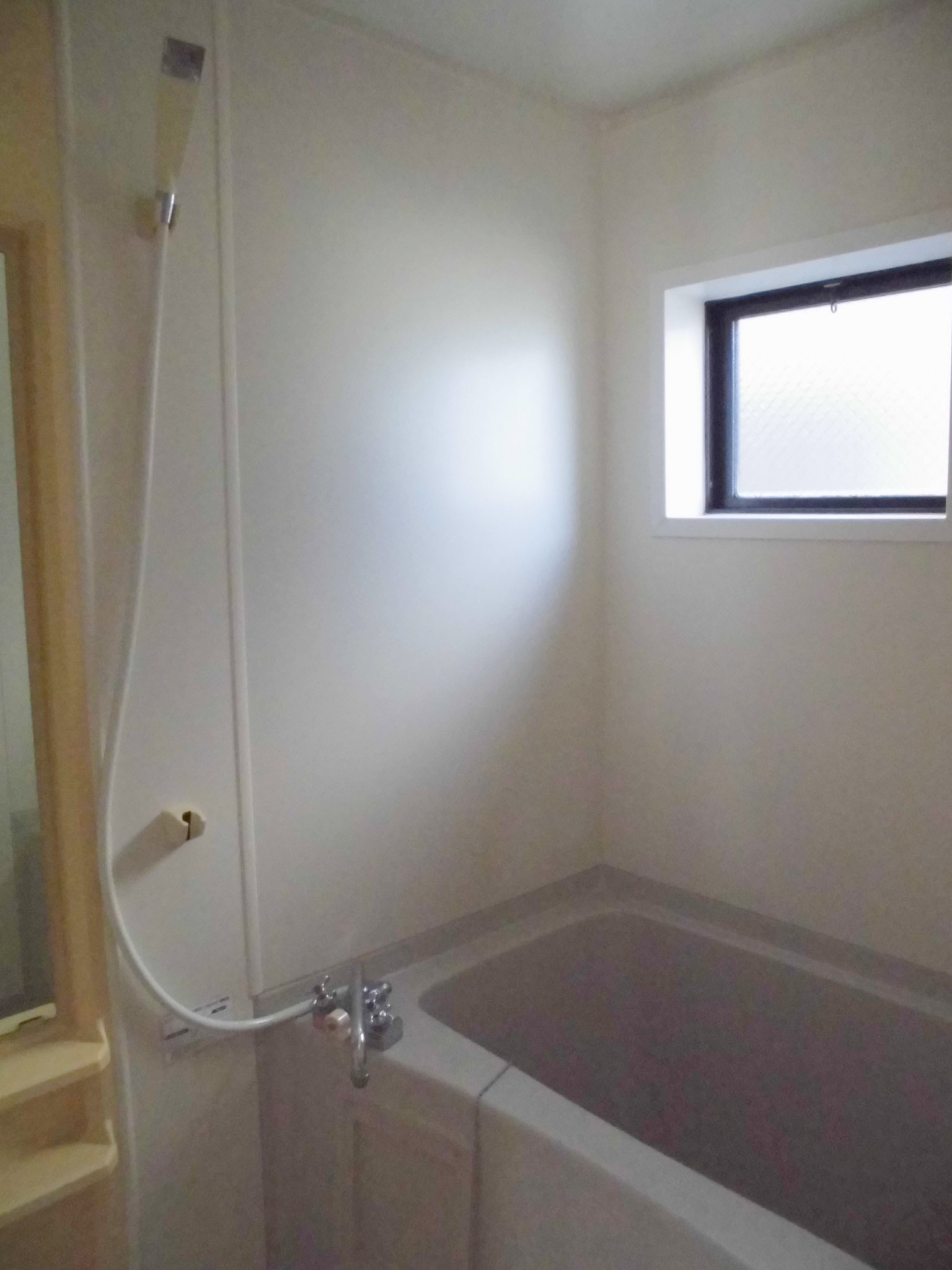 バス・シャワールーム　浴室に窓があります☆