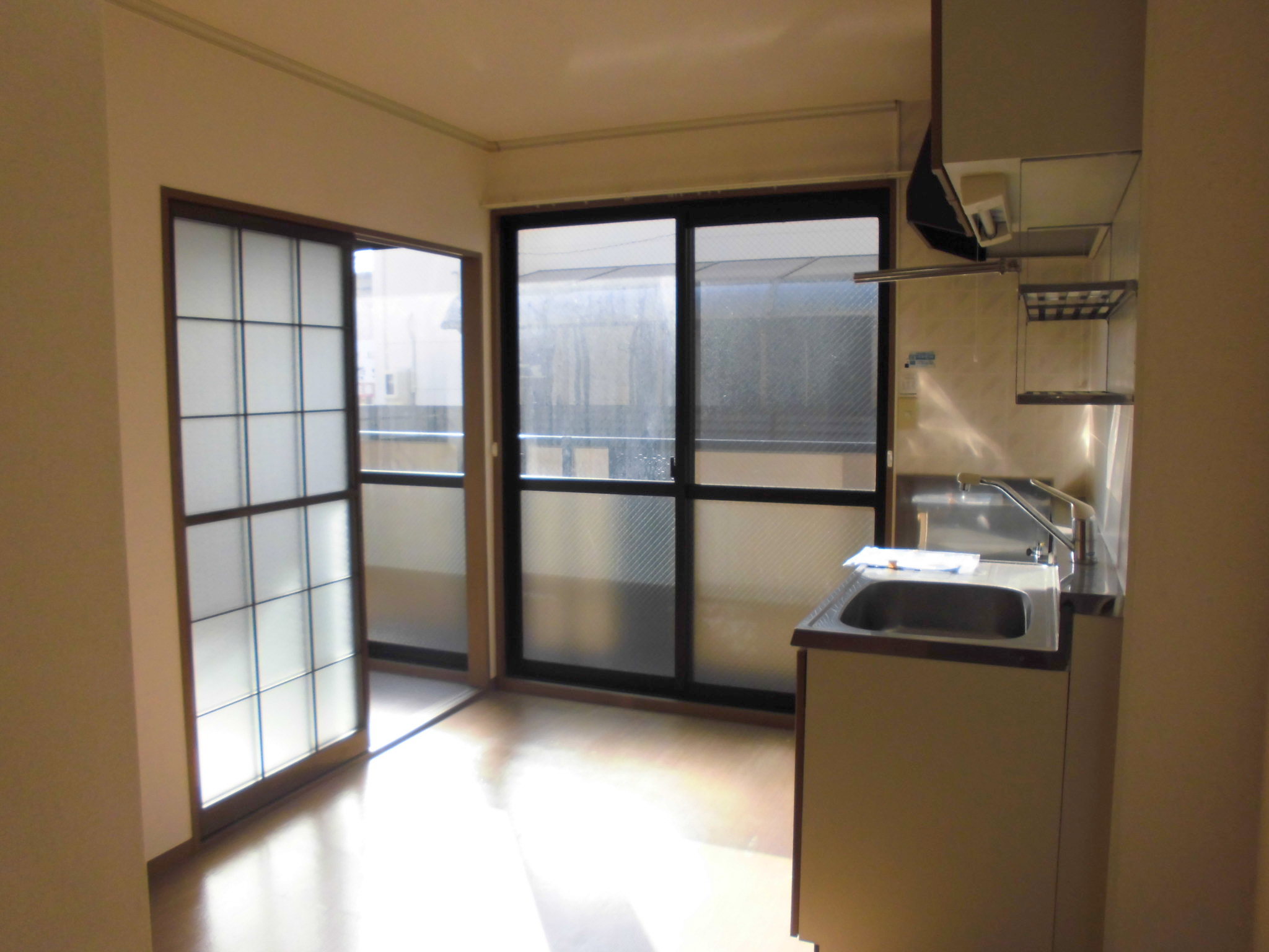 居室・リビング　日当り良好のリビングと洋室♪