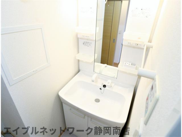 洗面設備　脱衣スペースもあります