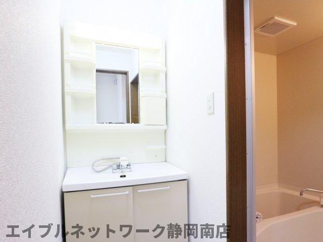 洗面設備　コンパクトで使いやすい洗面所