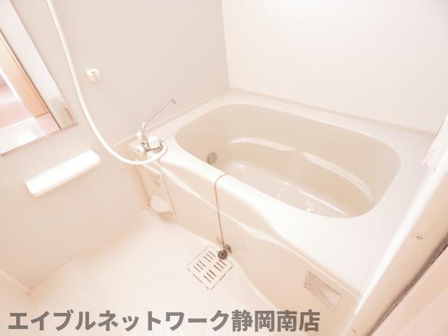 バス・シャワールーム　ゆったり過ごせるお風呂です