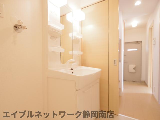 洗面設備　忙しい朝には欠かせない洗面所です