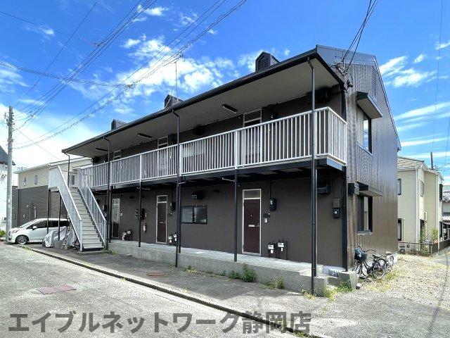 静岡市駿河区丸子新田のアパートの建物外観