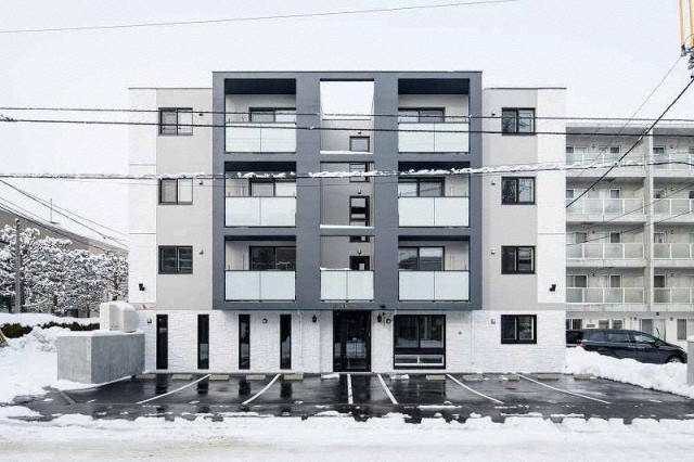 札幌市豊平区豊平八条のマンションの建物外観