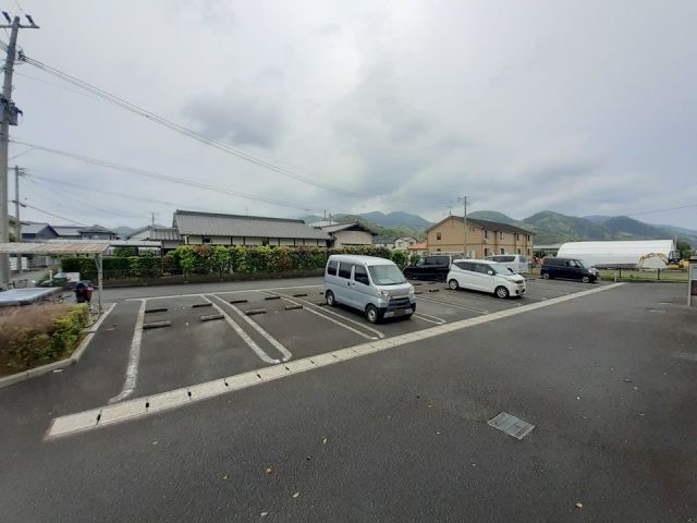 【遠賀郡岡垣町吉木西のアパートの駐車場】