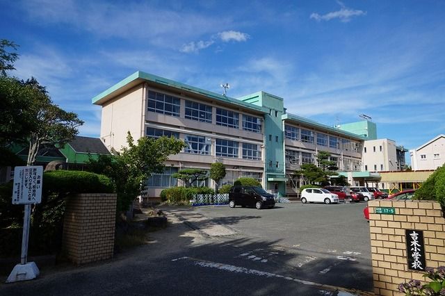 【遠賀郡岡垣町吉木西のアパートの小学校】