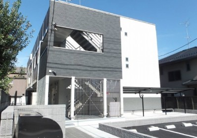 【横浜市鶴見区上末吉のマンションのエントランス】