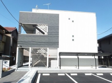 【横浜市鶴見区上末吉のマンションの建物外観】