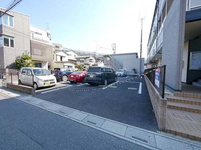 【さいたま市中央区上峰のマンションの駐車場】