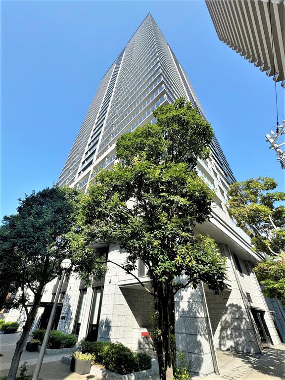 建物外観　超高層35階建のランドマークタワー