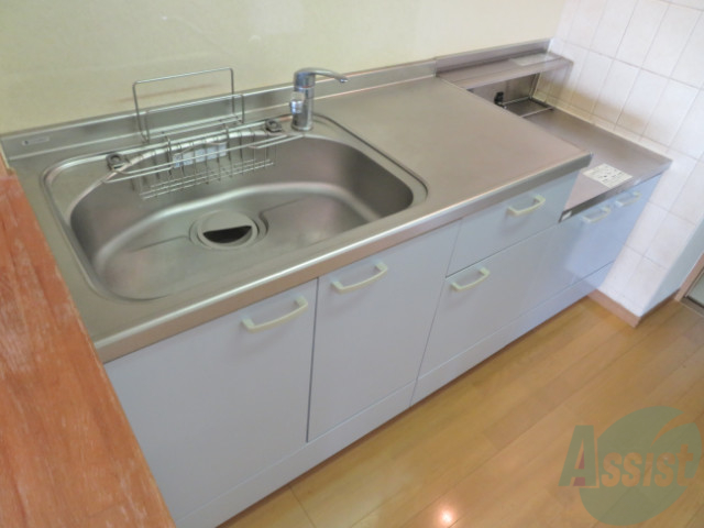 キッチン　キッチンはこちらです。流しが広くて使いやすそうです。